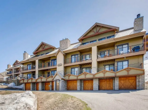 Unique, Mountain 4 Br  4 Bedroom Condo - No Cleaning Fee! by RedAwning