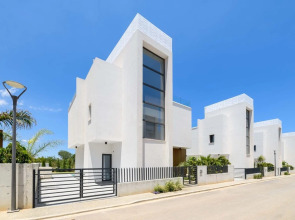 By The Beach - Blue Topaz Villa