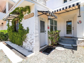 Studio Townhouse 2 blocks from Beach
