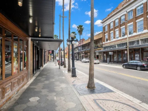 Casa Julieta Luxury Ybor-themed Studio