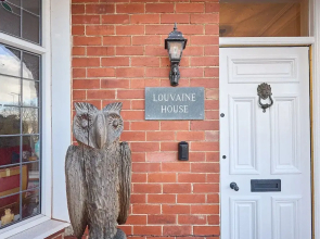 Host Stay Louvaine House
