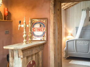 Beautiful Holiday Home with Hot Tub, Sauna & Monumental Fireplace