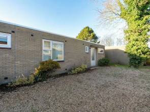 Bungalow in Sint Maartenszee Near Beach