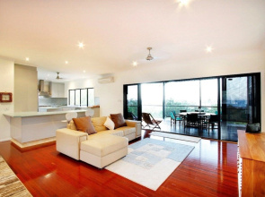 Hideaway Retreat Beach House with Pool