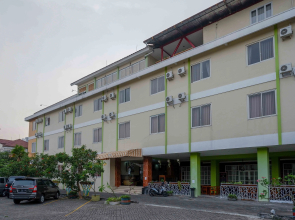 RedDoorz Plus Syariah near Manahan Solo