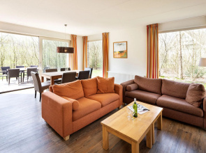 Thatched villa with two bathrooms, at 8 km. from Hoogeveen