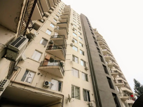 One Bedroom apartment for shopaholics