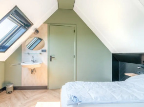 Modern and Attractive 5-person Holiday Home