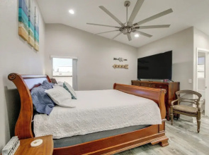 4 Mi to Lake Havasu: Home w/ Views, Pool & Spa