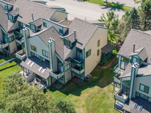 Seven Springs 2BR Loft Premium Condo, sleeps 11! by RedAwning