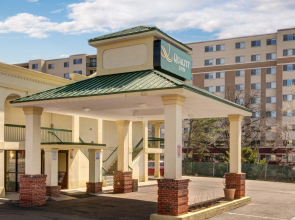 Clarion Hotel & Suites BWI Airport North