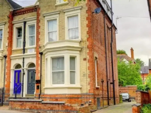 2 Bed Flat - Sleeps 5 - Pets - Parking - Wifi