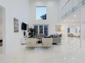 Beautiful Hollywood Beach 4 BR Home W Heated Pool