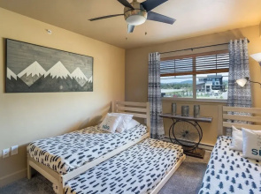First Tracks 3301 2 Bedroom Condo by RedAwning