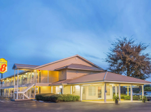 Super 8 by Wyndham Madison