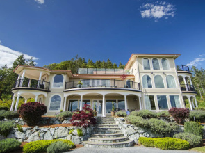 Villa Eyrie Resort