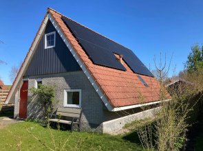 Cozy House Heide 6p at a Canal Near Lake Lauwersmeer