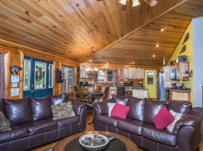 Cozy Cabin 4 Bedroom House
