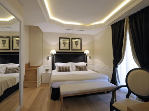 Trevi Palace Luxury Inn