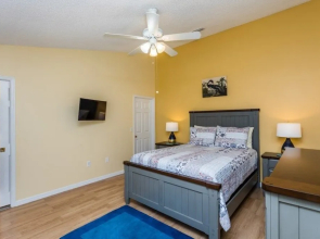 3 Bedroom Disney Vacation Villa by RedAwning