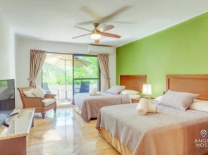 Deluxe Suites at Villas Tropical