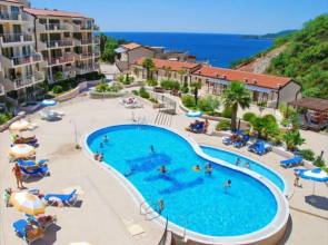 Apartment with Swimming Pool for with Terrace and Ac