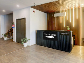 Super Townhouse Prayagraj Near Railway Station Formerly Santosh Palace