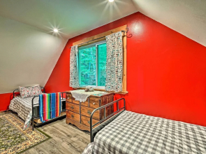 Cozy Treetop Hideaway Near Harriman Reservoir!