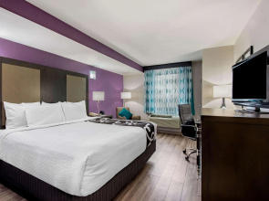 La Quinta Inn by Wyndham West Long Branch/NJ Shore Area