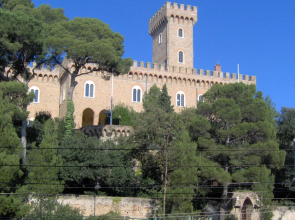 On the sea with a big terrace with seaview. Parking . SMALL SIZE ANIMALS CAN BE ALLOWED ON REQUEST.-AS 24 - MANNELLI