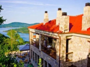 Gis Chrisopeleia Lake View