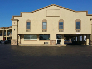Econo Lodge Byron near Historic District - Warner Robins