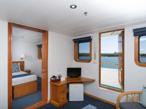 Captain Cook Cruises Fiji - Reef Endeavour