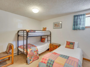 Spacious Ouray Townhome - Walk to Hot Springs!