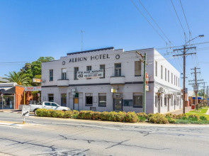 Albion Hotel Motel