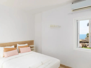 Bright and Fresh Family Home near Beach