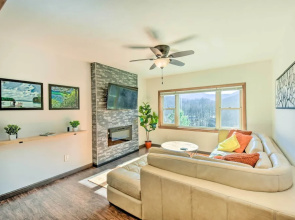 Franklin Home w/ Hot Tub & Mtn Views!