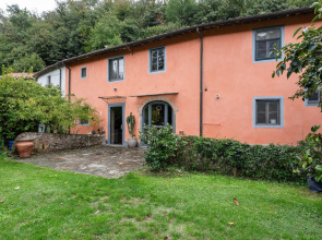 Lovely Villa in Molina di Quosa with Private Swimming Pool