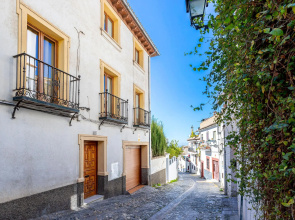 Stunning 4 Bedroom House In Albaicin. Alhacaba