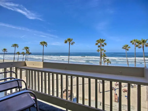 Stunning Oceanside Condo: Walk to the Beach!