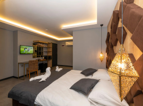 Fly And Stay Airport Hotel