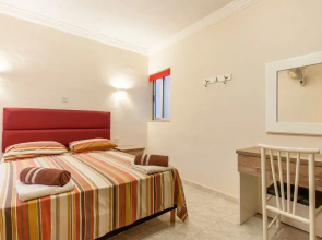 Pool and Sea, charming Merill Apart 3