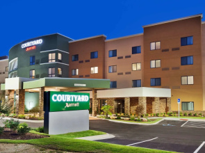 Courtyard Auburn