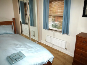 Doncaster Central Apartment Sleeps 5 Very Quiet