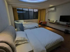 Longli Yurun Galaxy Hotel