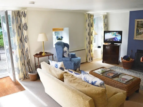 Luxury 5-star cottage near the Cornish coast on the Bonython Estate, Lizard Peninsula