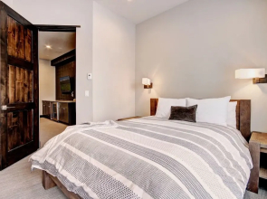 Spruce Ledge 4 Bedrooms 4.5 Bathrooms Townhouse