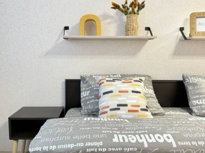 Rental Family Rooms (Rental Family Rooms) on Vladimir Nevsky Street 25/11