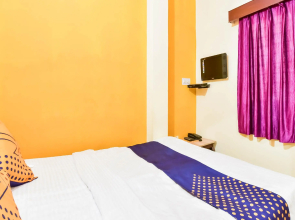SPOT ON 76494 Hotel Radhe