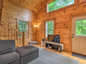 Cozy Boone Cabin w/ Deck: Close to Downtown!